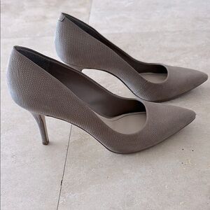 Tan BCBG Generation heels size 8